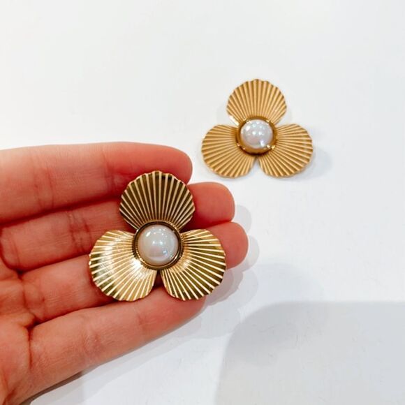 flower statement earrings A212 - Picture 5 of 5